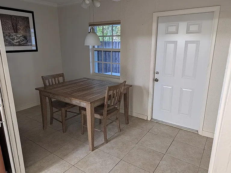 1037 SW 76th Ave — Photo 8