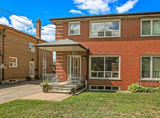 22 Woodenhill Ct, Toronto, ON M6M 1K9