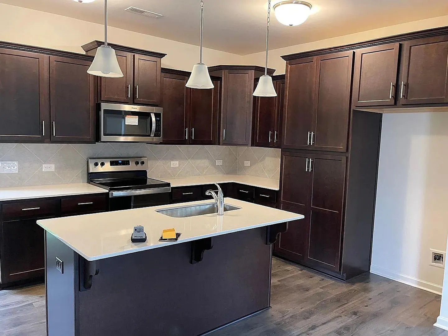 Room in 3 Bedroom Home at Mariners Ct — Photo 3