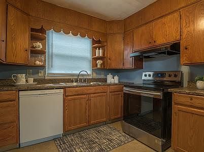 4th image of 919 W 20th St