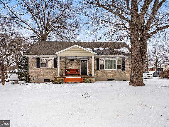 3rd image of 817 Buchert Rd