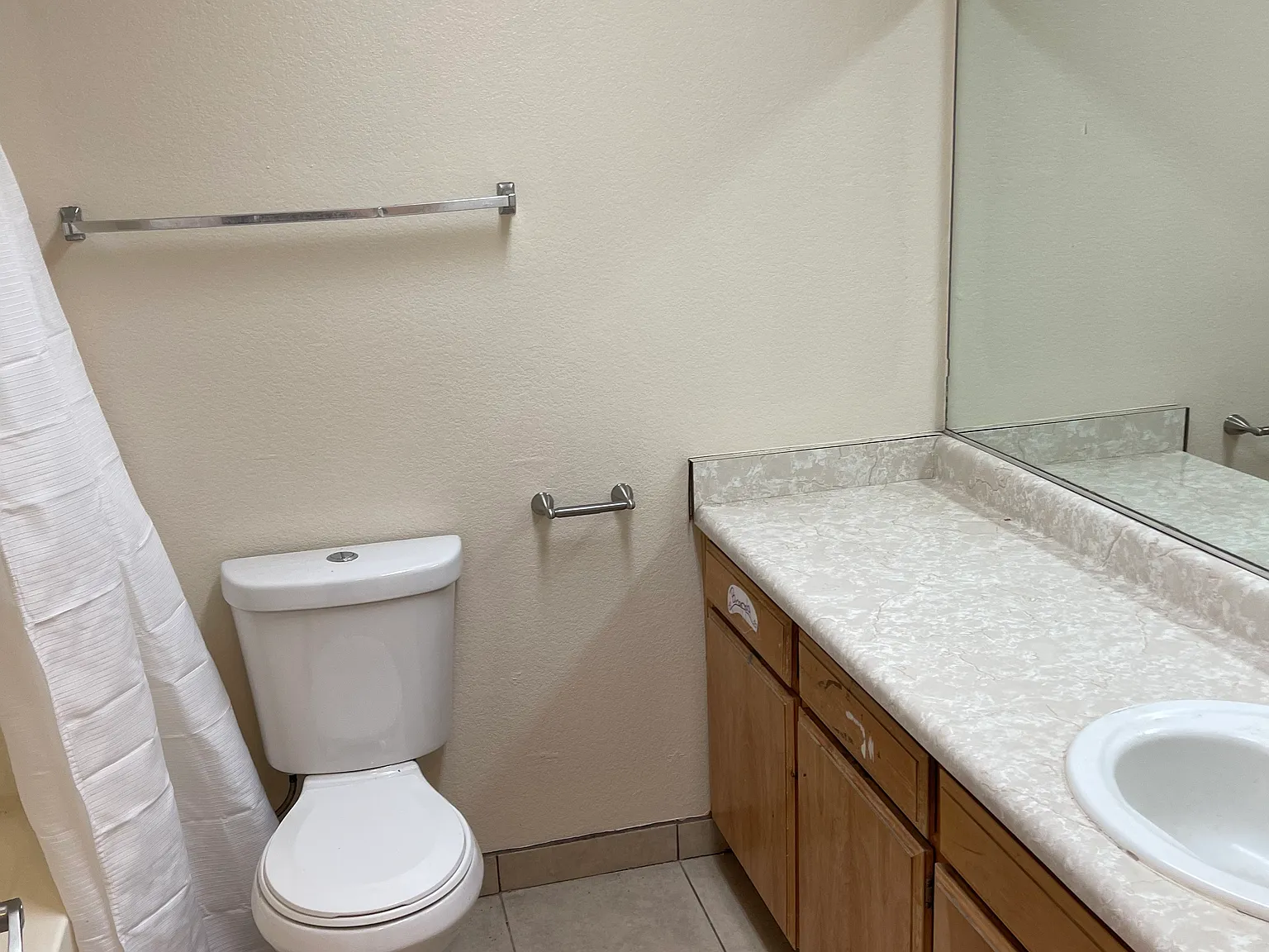 3 bed, 1400 sqft, $2,200 — Photo 4