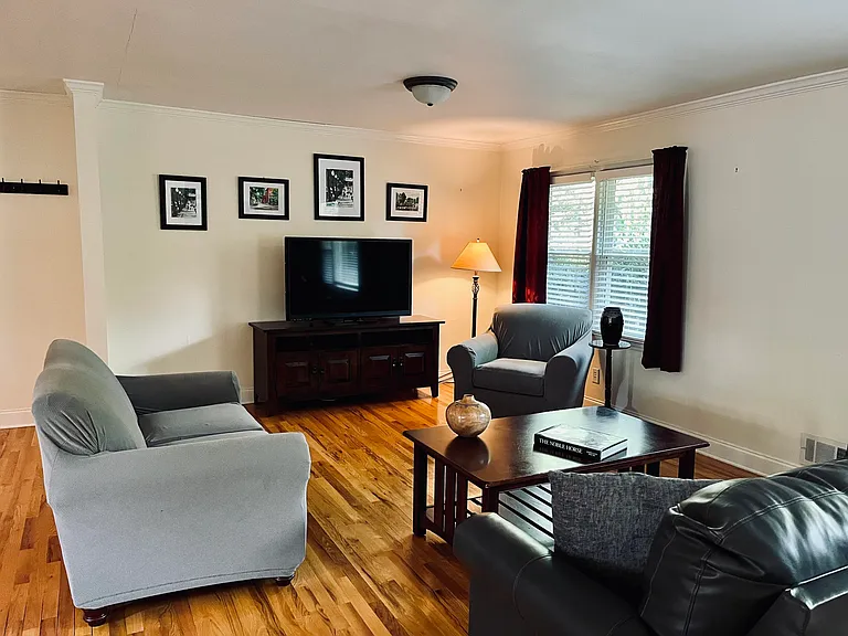461 E Boundary Ave SE — Photo 3