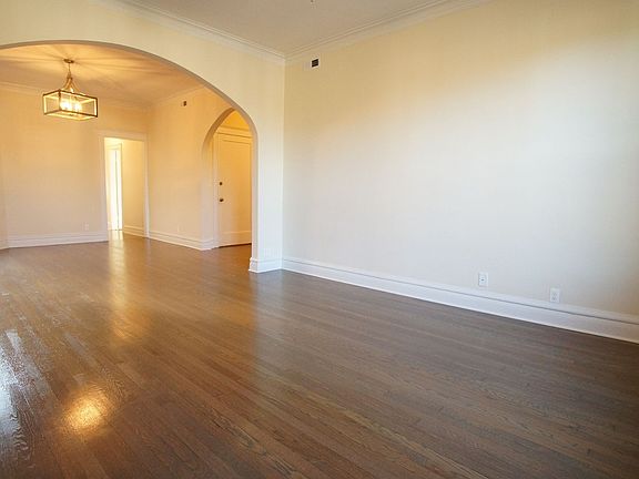 5th image of 2896 N Milwaukee Ave #2