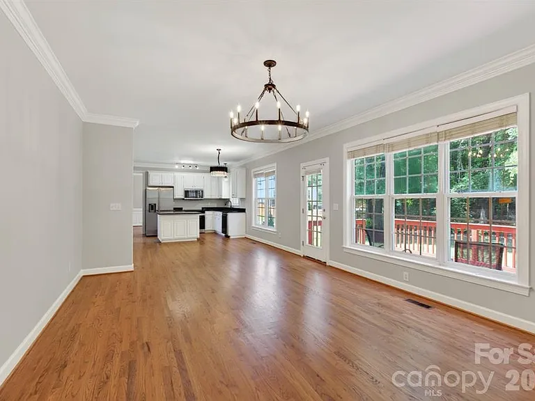 11005 Chilcomb Ct — Photo 17
