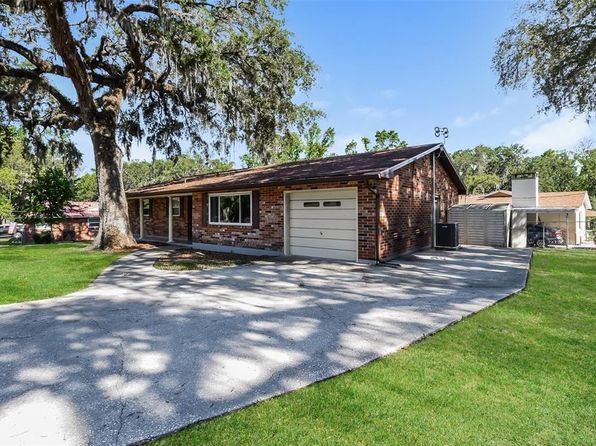 3746 Palm Dr, Leesburg, FL 34748
