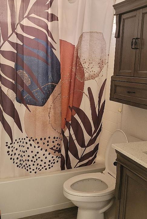 restroom, with tub