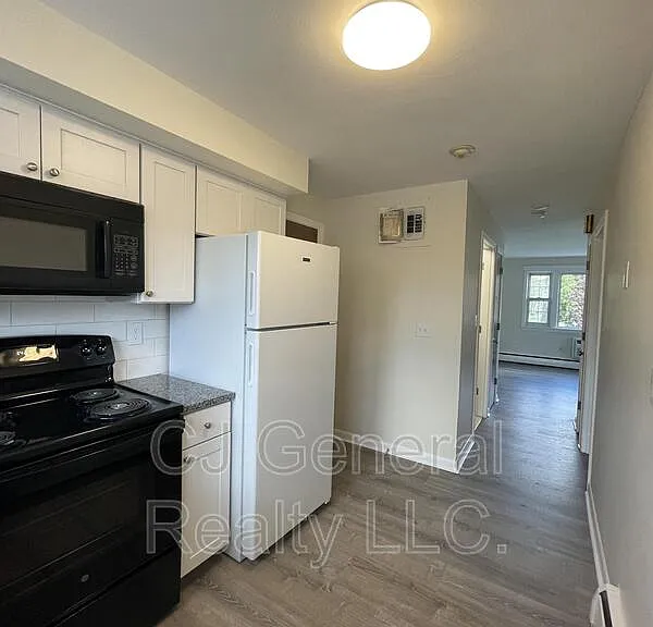 307 Washington St #3 — Photo 2