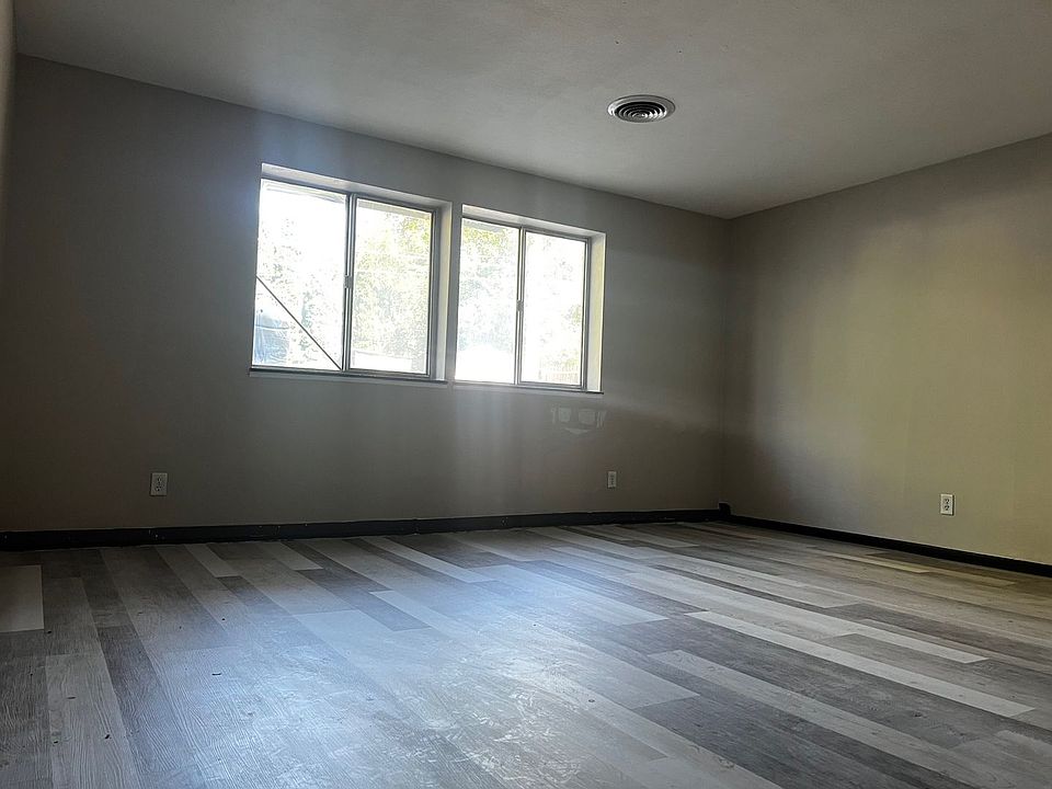 1st image of 1616 W 42nd St #12