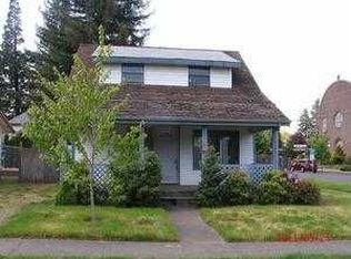 687 N 3rd St, Woodburn, OR 97071