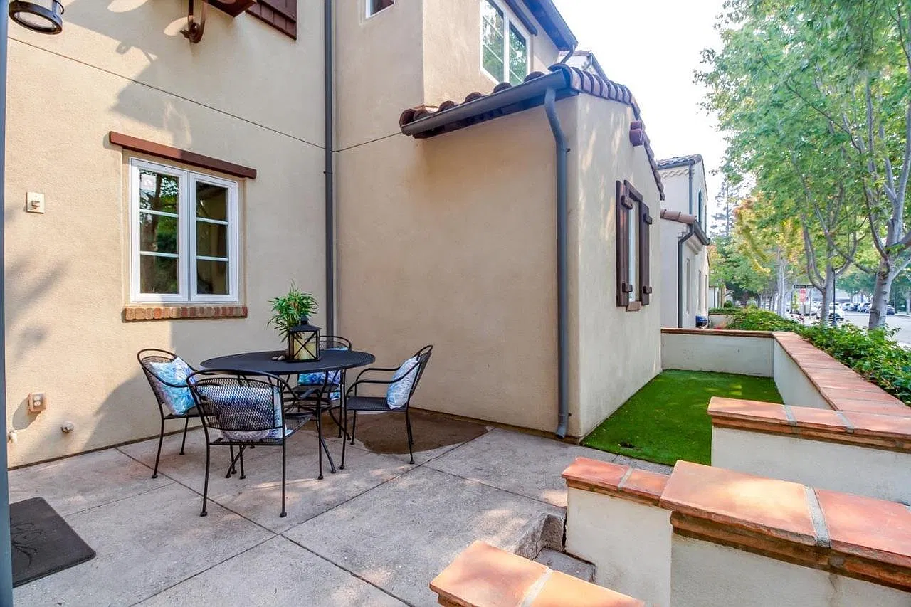 1190 Campbell Ave — Photo 3