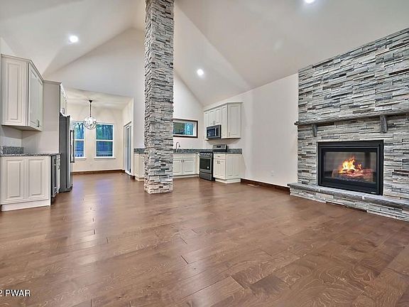4th image of 104 Lantern Ct