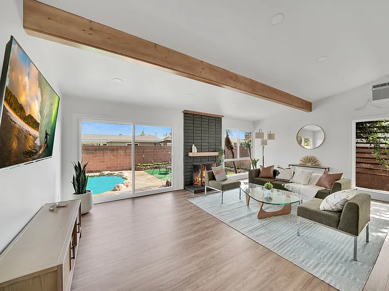 1306 W Baker Ave — Photo 1