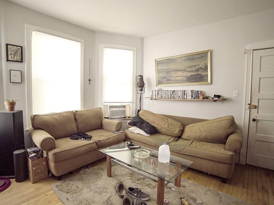 2nd image of 3939 W Wabansia Ave #1