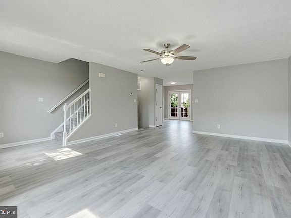 5th image of 109 Bonair St