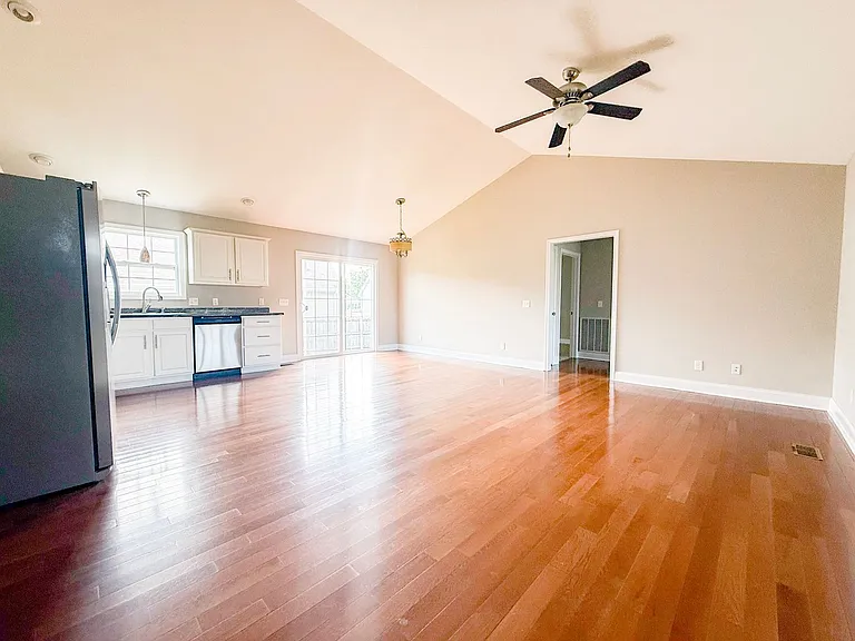 2206 Mulligan Ct — Photo 2