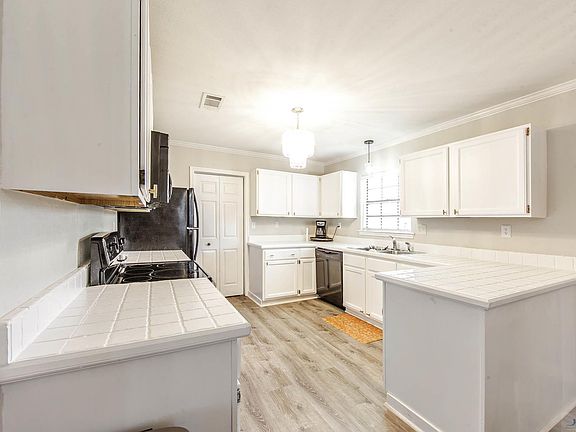 5th image of 1305 Cottage Dr
