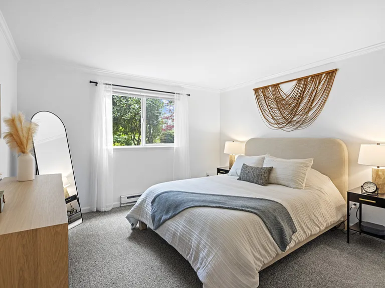 Large Bedroom at 2000 Lake Washington Apartments in Renton, WA 98056