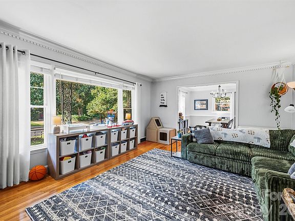 4th image of 1216 Queensgate St