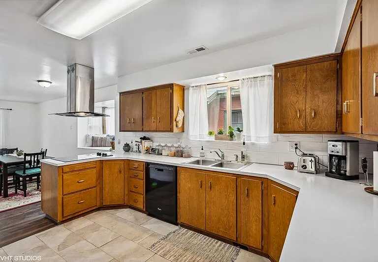 2571 Van Buren Ave — Photo 9