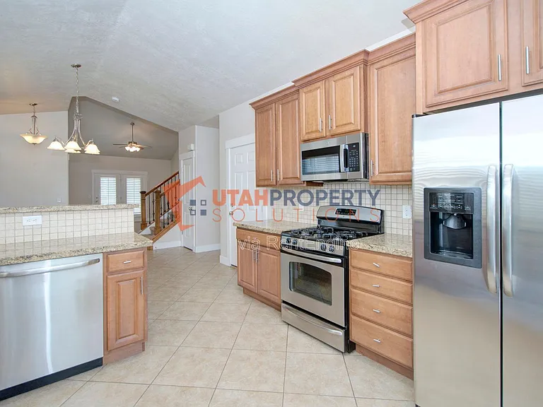 1046 E Quarry View Way — Photo 9