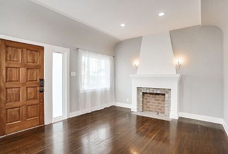 2nd image of 4909 S Gramercy Pl #4909