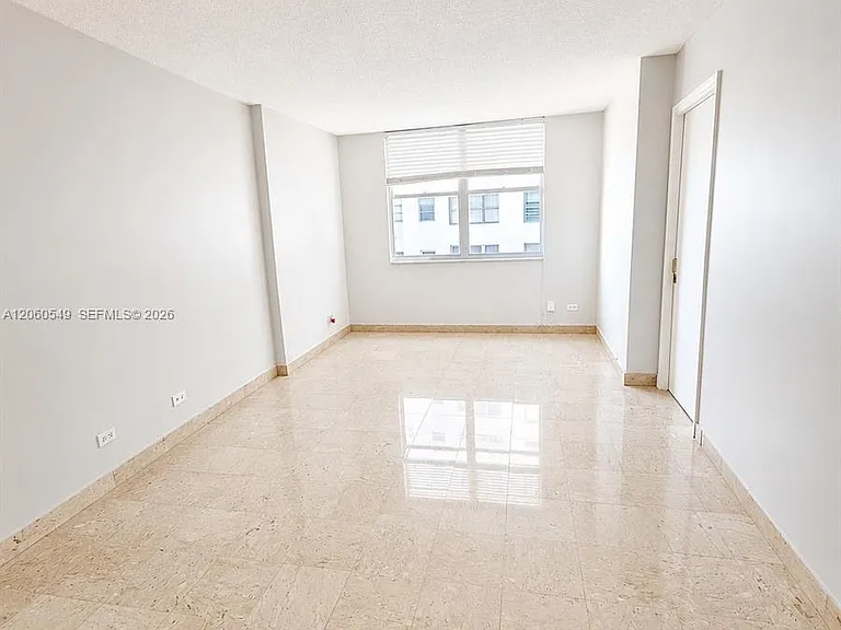 6039 Collins Ave #516 — Photo 4