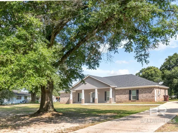 205 Pine Ave E, Satsuma, AL 36572