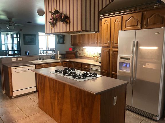 3rd image of 586 Cypress Dr