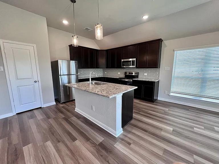 1753 Spence St — Photo 16