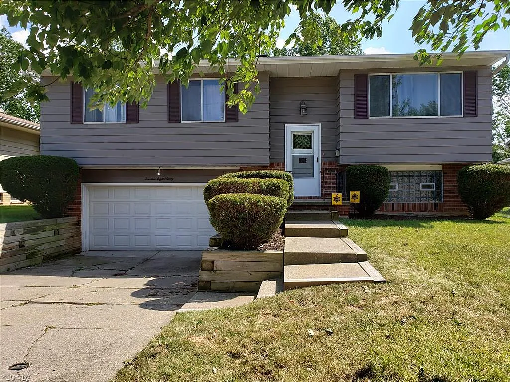 14890 Rochelle Dr photo 1