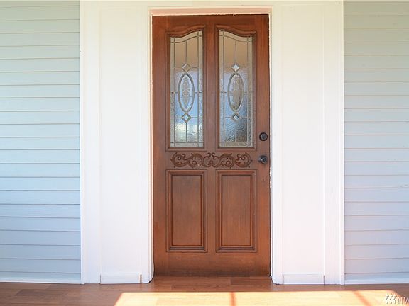 3rd image of 220 E King St