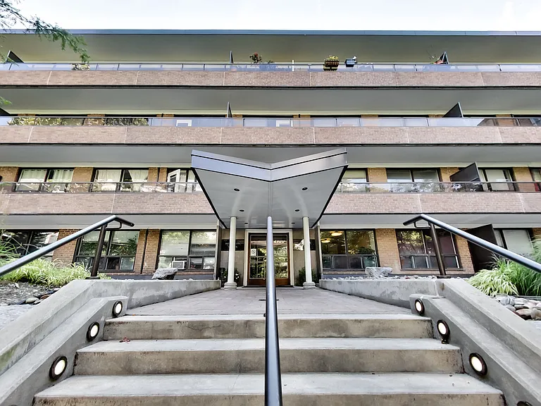 2100 Bathurst St #308 — Photo 18