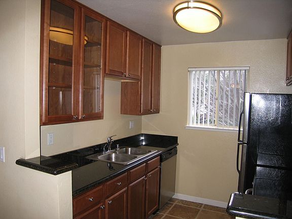 2nd image of 1072 Yarwood Ct