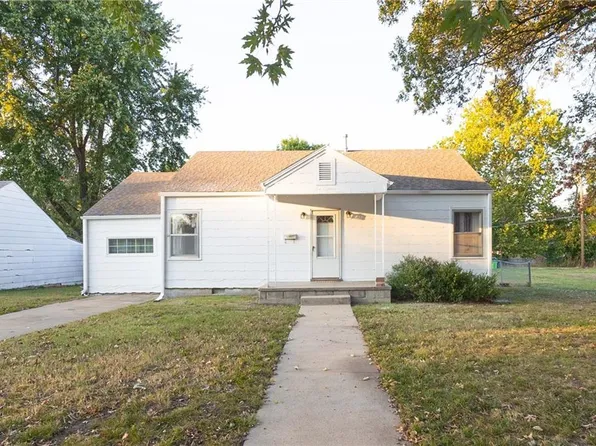 1018 E 5th St, Cherryvale, KS 67335