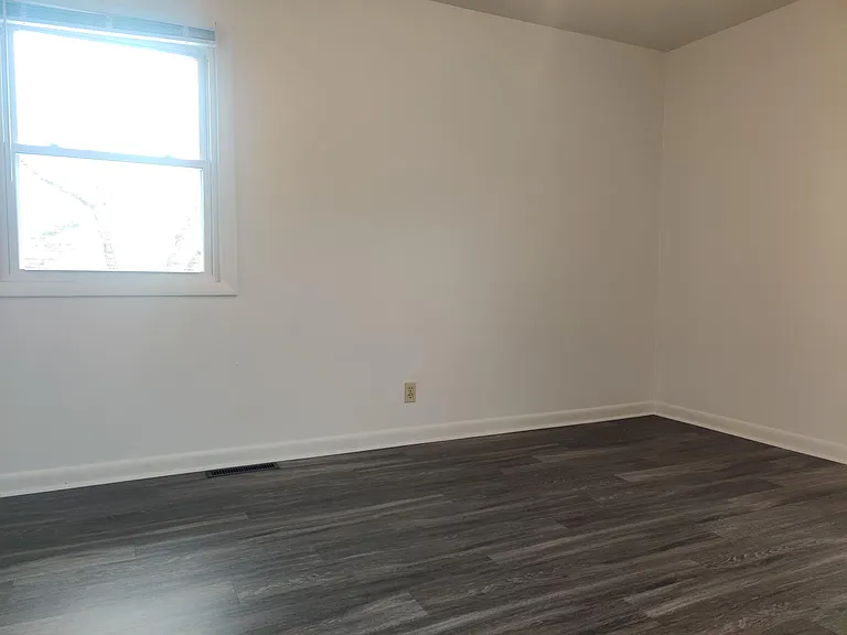 843 Hartford St — Photo 18