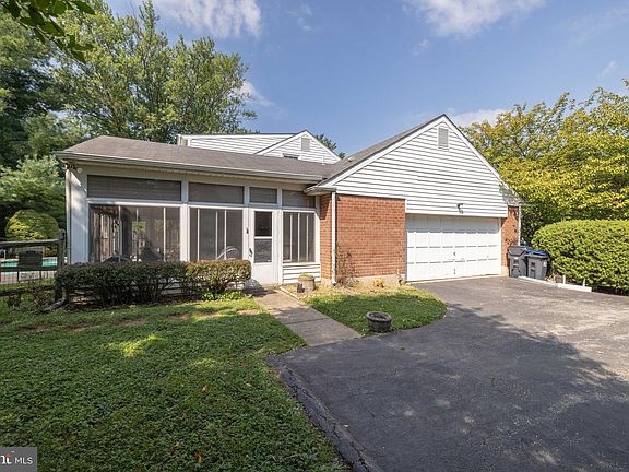 5th image of 110 Clover Dr