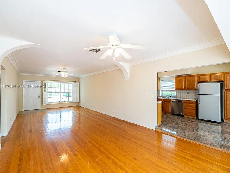 9441 Byron Ave — Photo 13
