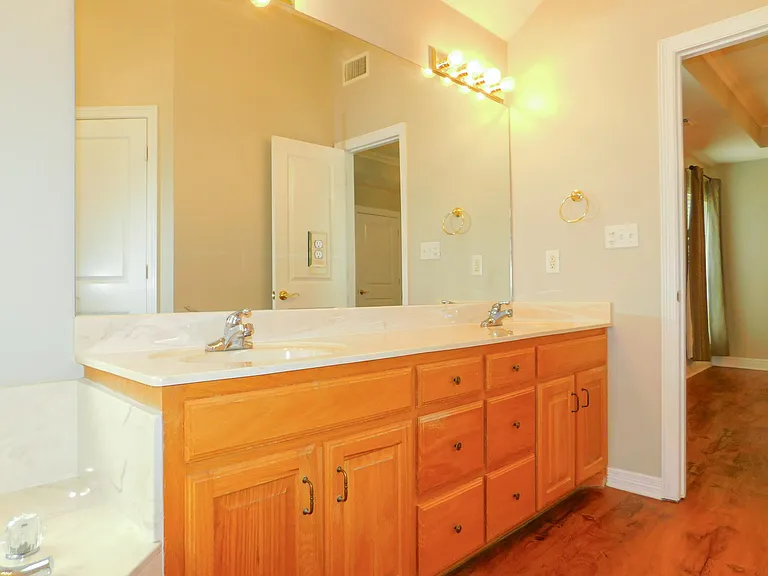 502 Hillcrest Ln — Photo 20