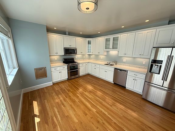 4th image of 2530 Fillmore St APT 9