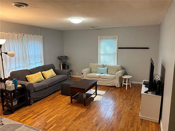 3rd image of 206 S 5th St
