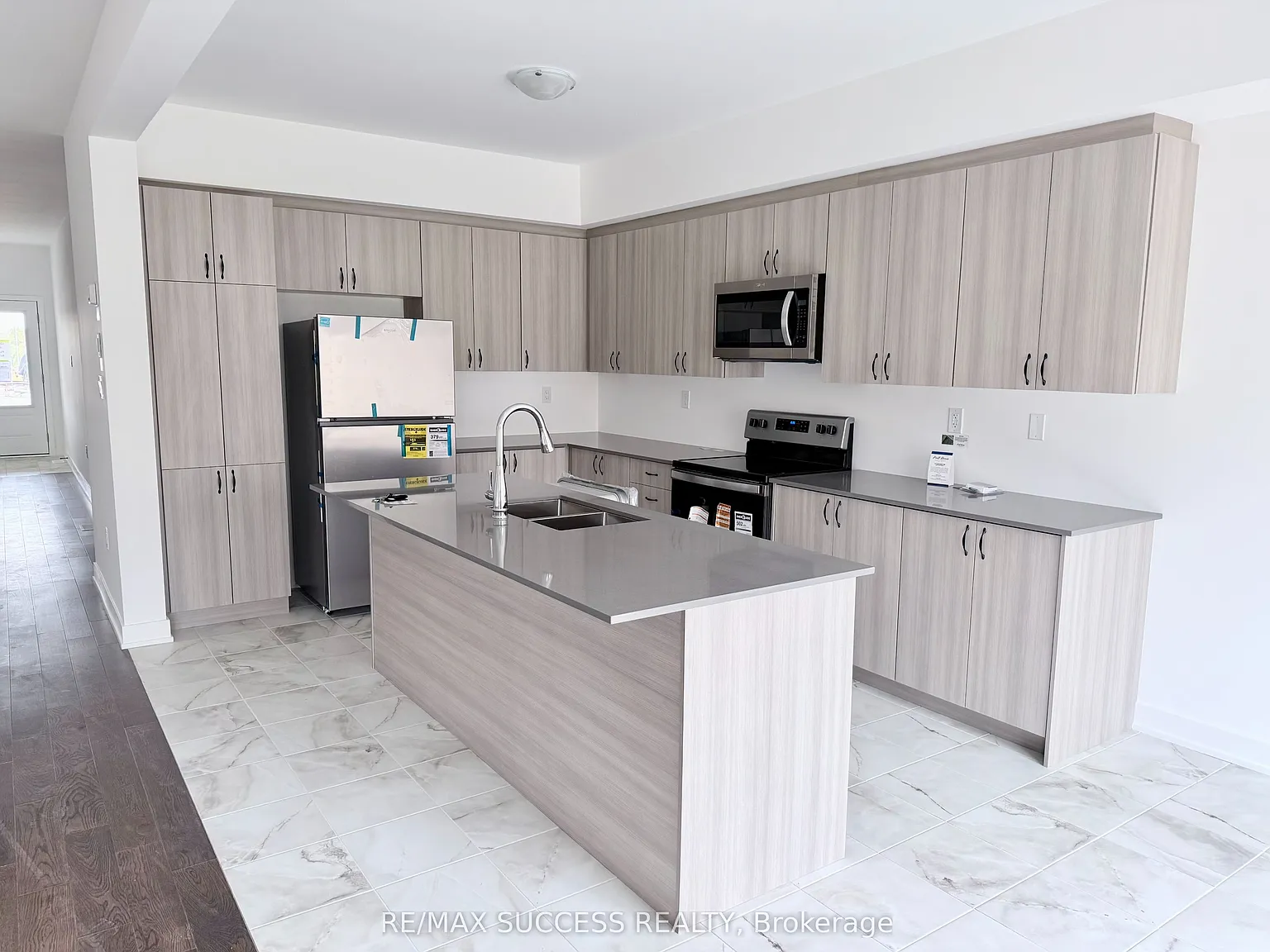 4 bed, $3,200 — Photo 2