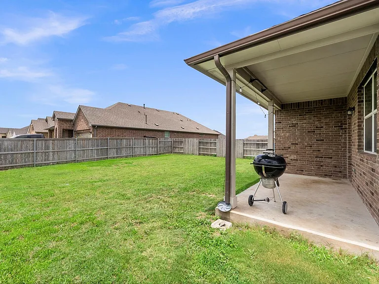 13900 McArthur Dr — Photo 28