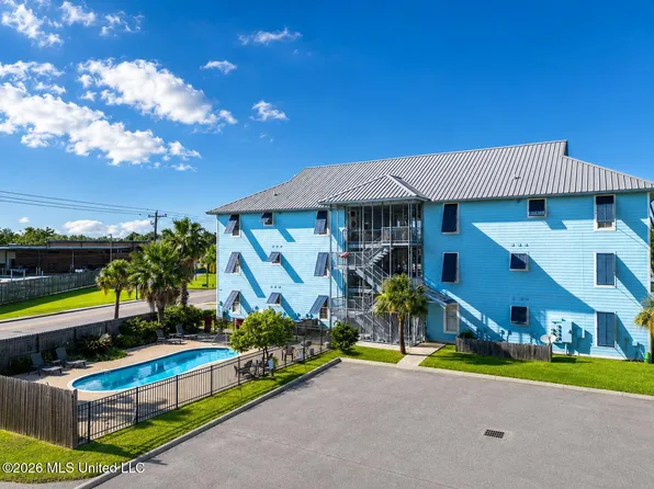 699 Dunbar Ave APT 303, Bay Saint Louis, MS 39520
