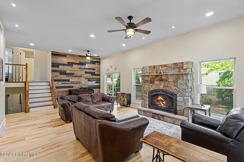 3rd image of 18 Skylark Drive