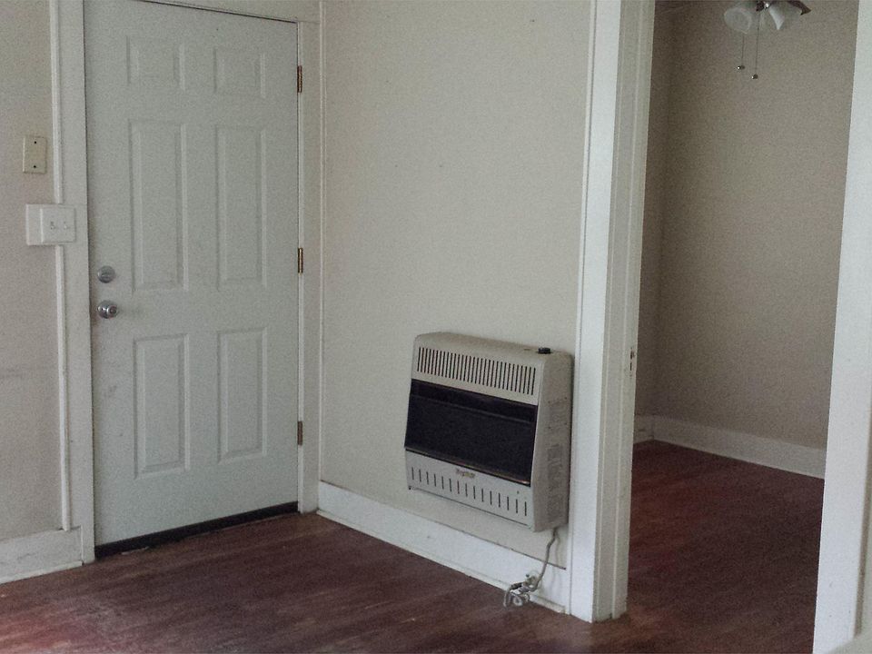 1st image of 302B Ayrshire St