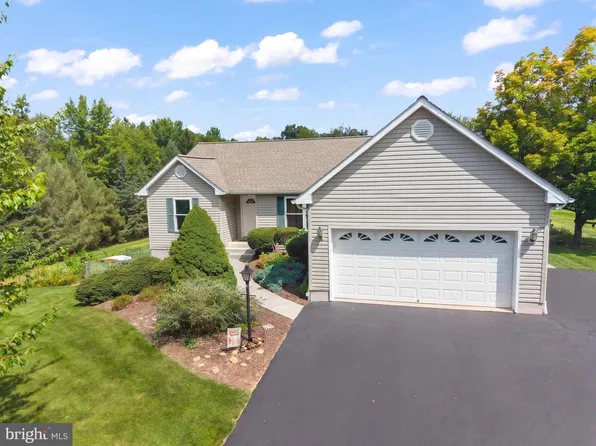 9 Cherry Valley Rd, Hanover, PA 17331