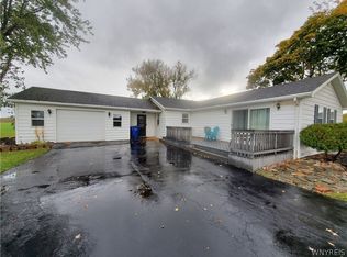 3140 Saunders Settlement Rd, Sanborn, NY 14132