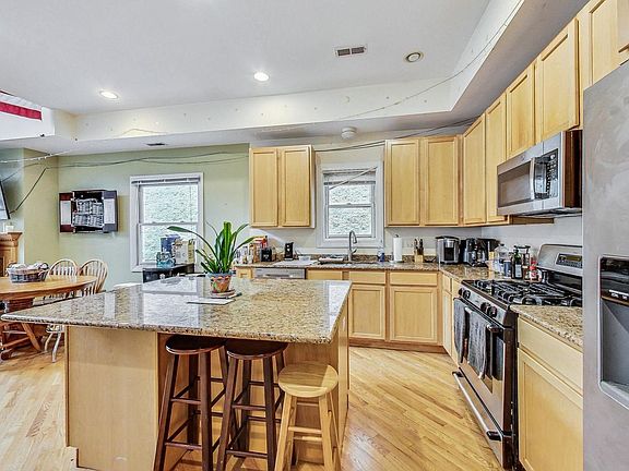 4th image of 1448 N Wieland St #3