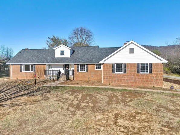 341 Stonebridge Dr, Vinton, VA 24179